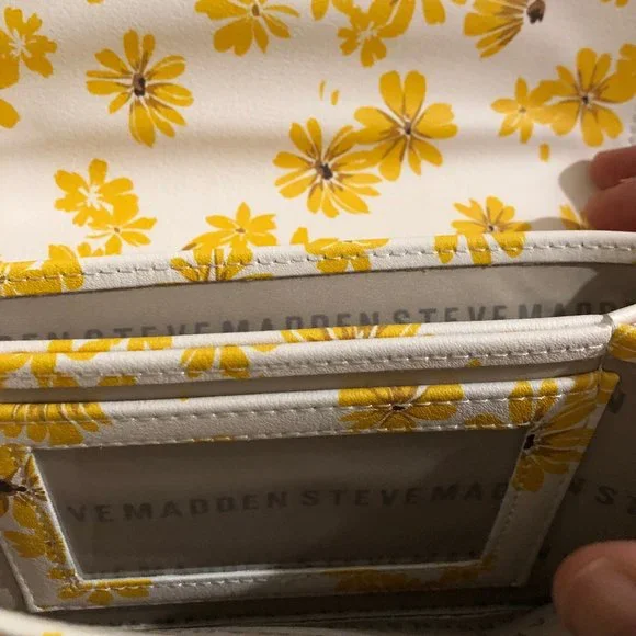 Flap Wristlet STEVE MADDEN Beautiful Yellow Floral & Functionality - Picture 3 of 16